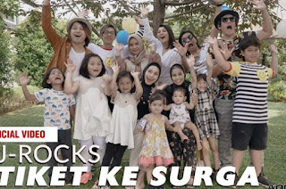  tahun grup band ini berkecimpung di dunia musik Indonesia untuk  Lirik  J Rocks - Tiket Ke Surga