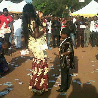 Traditional Wedding Photos Of Chinedu Ikedieze (Aki)  And His Lovely Wife