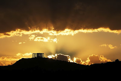 Κάποιοι μας θέλουν στον πάτο, μα εμείς "παντρευτήκαμε" τον ήλιο, τον αέρα και τη θάλασσα!