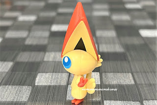 ポケプラ　ビクティニ　ミニ　サイズ　プラモデル　バンダイ　レシラム　セット　限定　Pokémon Plastic Model Pokepla Victini Reshiram 左側面