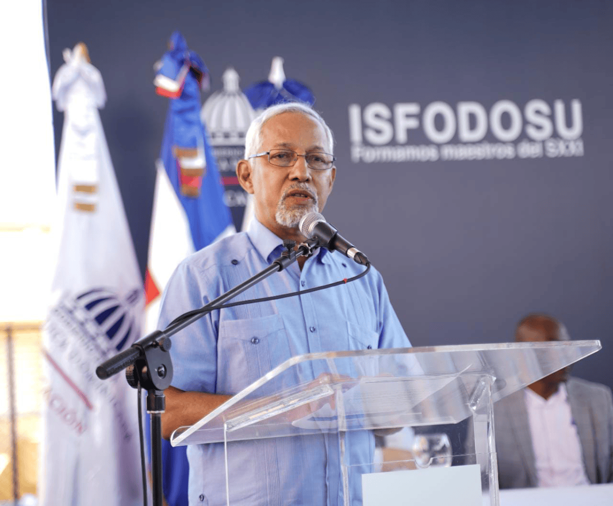 Ángel Hernández, ministro de Educación