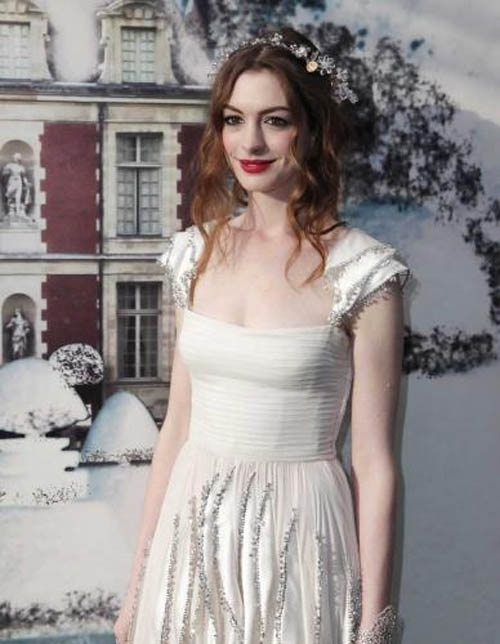 Anne Hathaway Hair Color 16