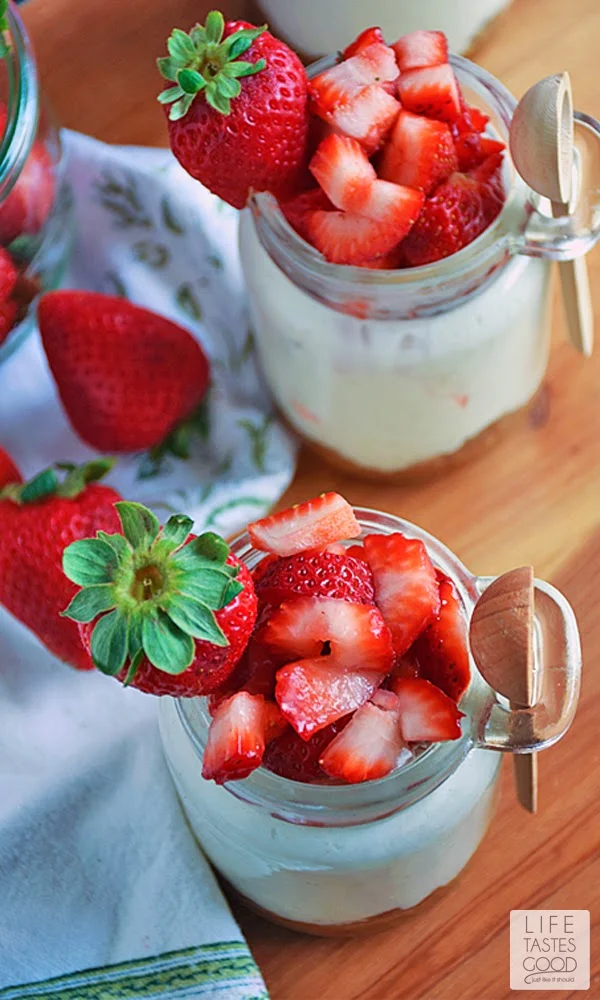 Do you ever wonder what kind of dessert you can take to a summer get together that doesn't require turning on the oven and heating up the house?! No worries! I've got you covered with this fresh and scrumptious, no-bake Strawberry Cheesecake in a Jar | by Life Tastes Good