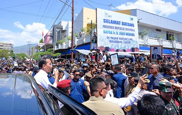 Presiden Jokowi Cek Harga Sembako di Pasar Rakyat LIPA Kalabahi
