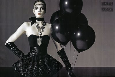 Black  Fashion Magazine on Fashion War  Gothic Fashion Of Vogue Italy Vs Flair Magazine   Fashion