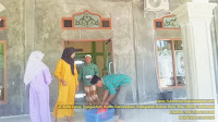Warga Lingkungan Perumahan PT. SAMS Bagikan Nasi Bungkus Kepada Jamaah Shalat Jumat di Masjid AL-HUDA 
