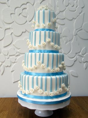 Blue and white roses wedding cake Posted by Rosalind at 1205