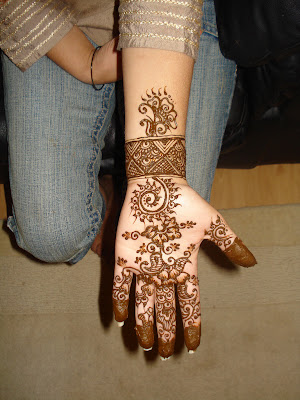 Designs Awesome Hand Mehndi 2011 (1)