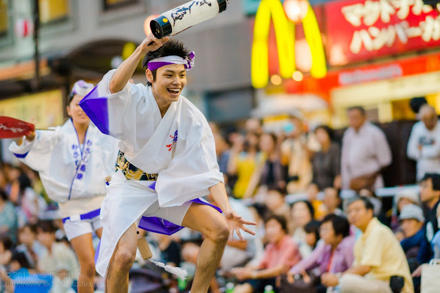 踊れ西八夏まつり、むさし南連の提灯を使った男踊り