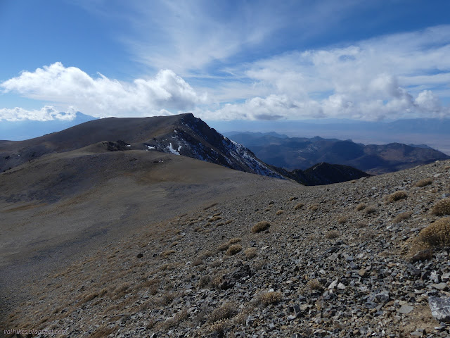 082: plateau with a peak