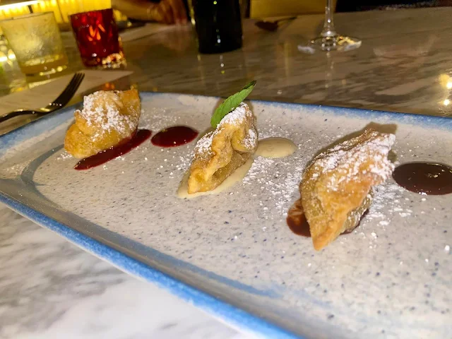 Buñuelos rellenos de mango / Restaurante Litoral.