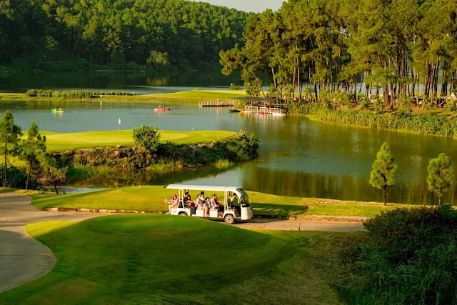 Three natural destinations near Hanoi are ideal for summer vacations, cool, with breathtaking scenery.