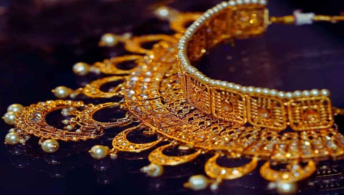 today-gold-becomes-cheaper-by-rs-3300-check