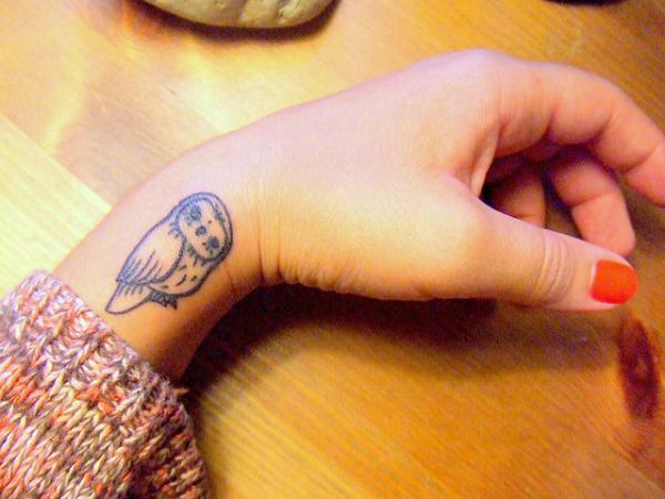 Coruja Tatuagem no Pulso