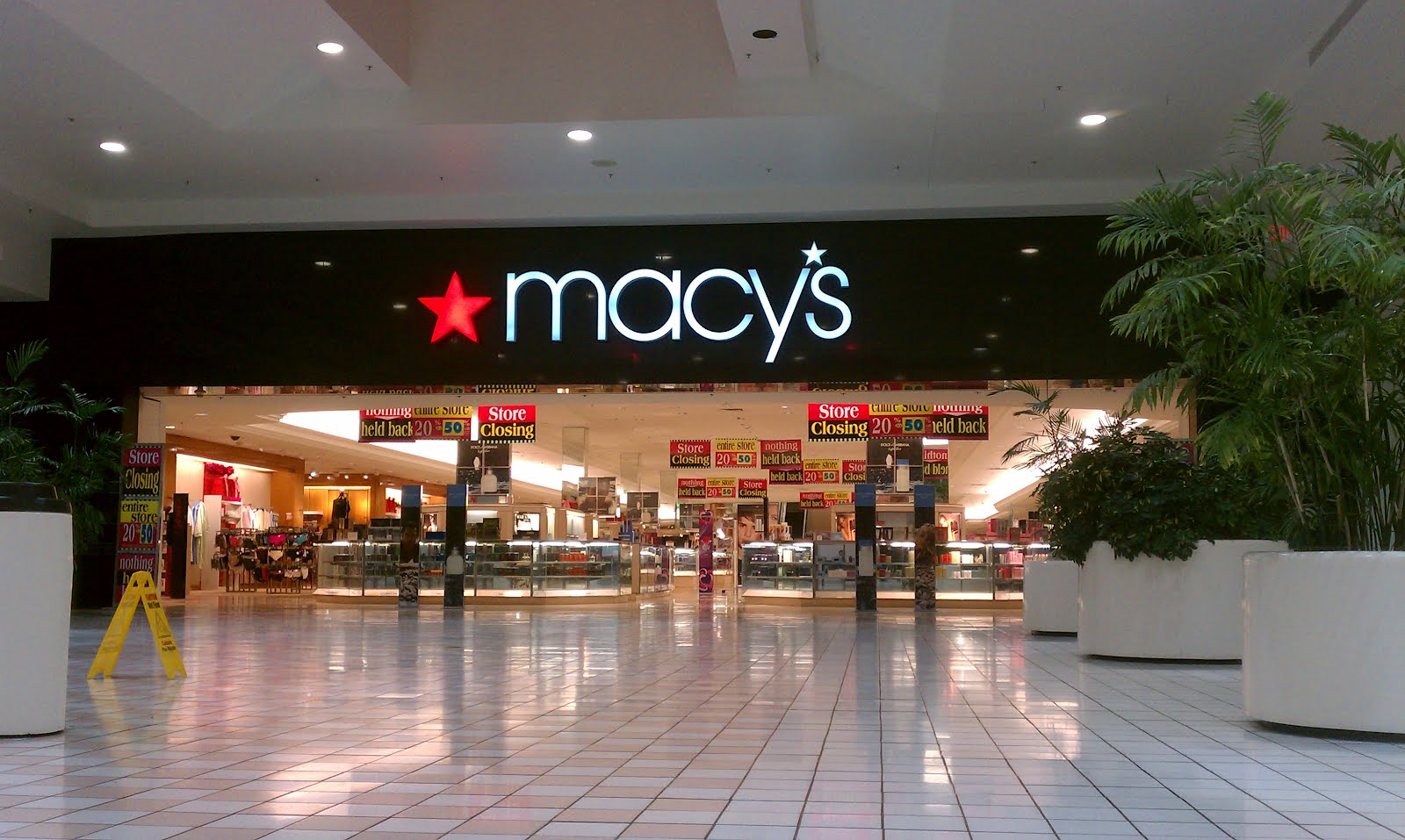 ... and Retail: Goodbye Macys at the Mall of the Mainland in Texas City