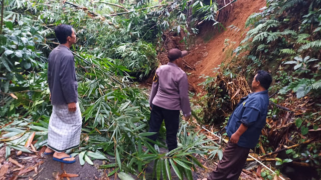 Akibat Tanah Longsor, Dua Desa di Purbalingga Tertutup Jalan 