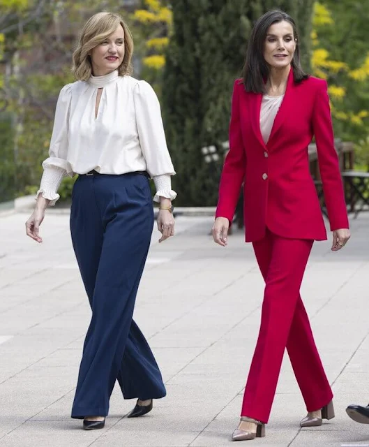 Queen Letizia wore a red suit by Carolina Herrera, and Cylani silk blouse by Hugo Boss. The Minister of Education Pilar Alegría