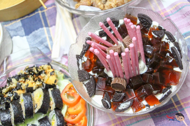 Coffee Jelly with Strawberry Coated Sticks