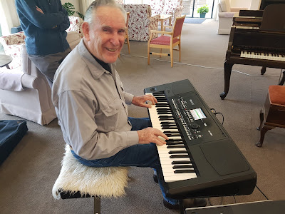 Roy Steen playing his Korg Pa300