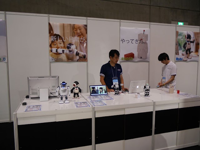 【取材レポート】DMM.make ROBOTSブース。スマホで操作できるロボット「PLEN.D」や伝言ロボット「BOCCO」など【APPS JAPAN 2015】