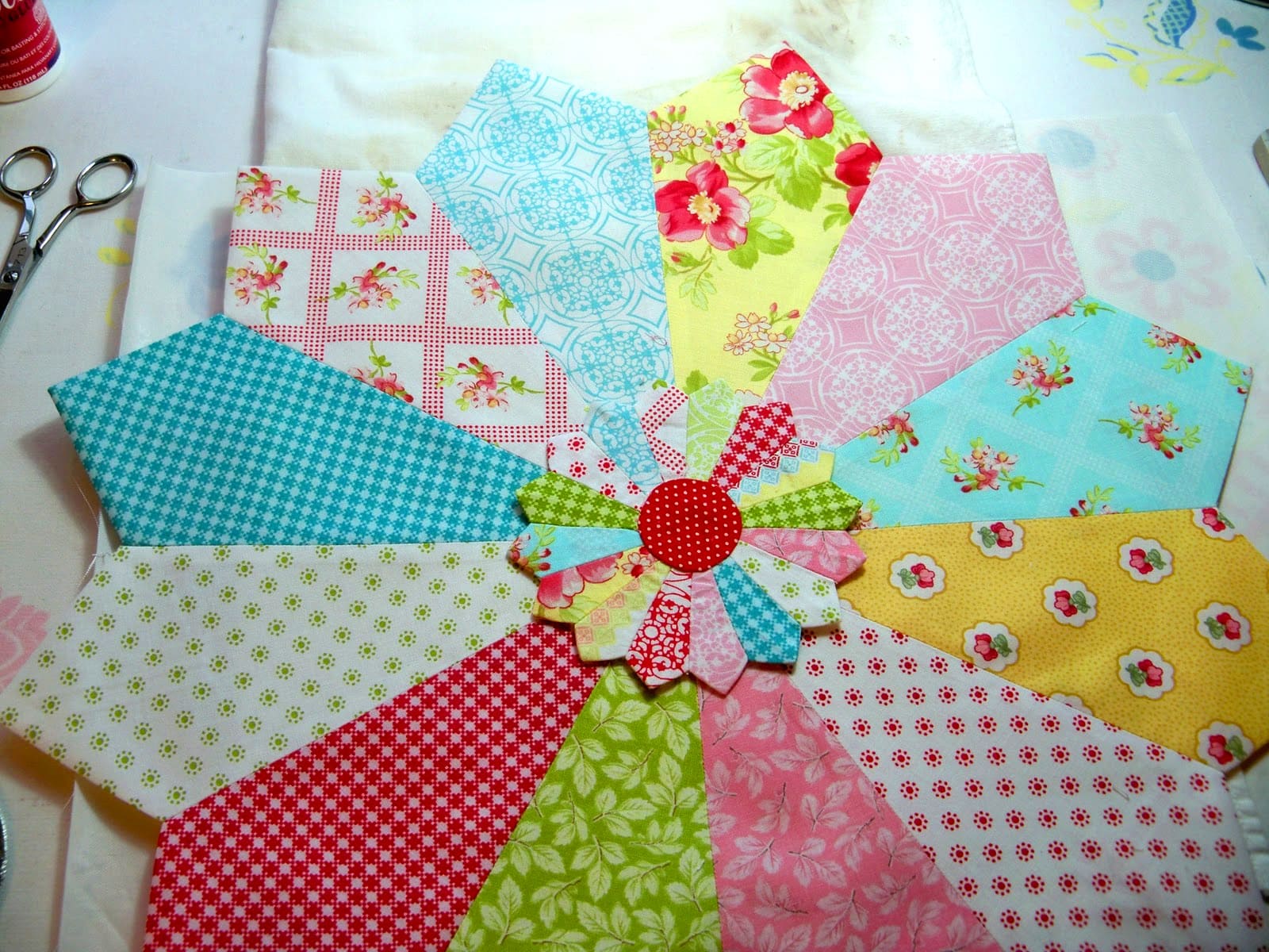 Dresden Plate Quilt Block Tutorial