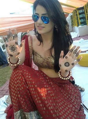 10 Foto sexy Radhika Madan Pemain Ichsani Ranveer 