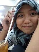 yeah it's me. lepas makan. tudung senget sila abaikan (photo )