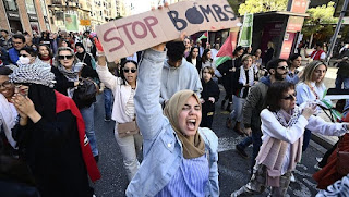 Des manifestants dans la rue