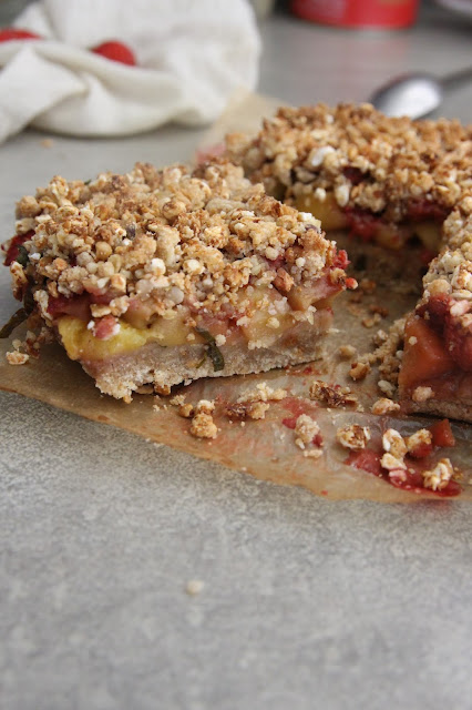 Cuillère et saladier : Crumble barres mangue-fraise-basilic