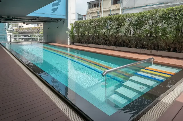 Swimming pool width