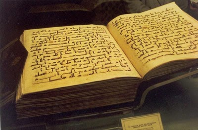 Membaca Al  Qur an  Tulisan Asli Al  Quran  Ada di Makkah