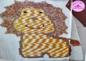 Tapete de crochê infantil em formato de leão com gráfico