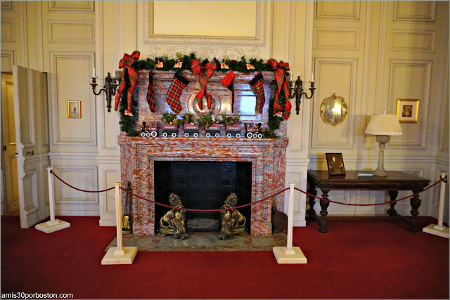 Chimenea del Dormitorio del Señor Vanderbilt en la Mansión The Breakers, Newport