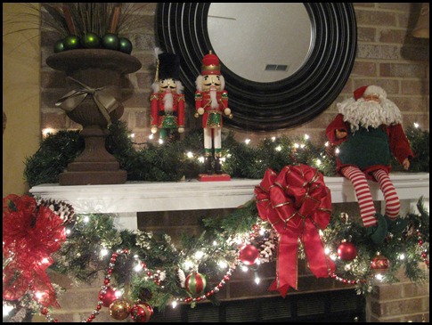 christmas mantle 2010 010