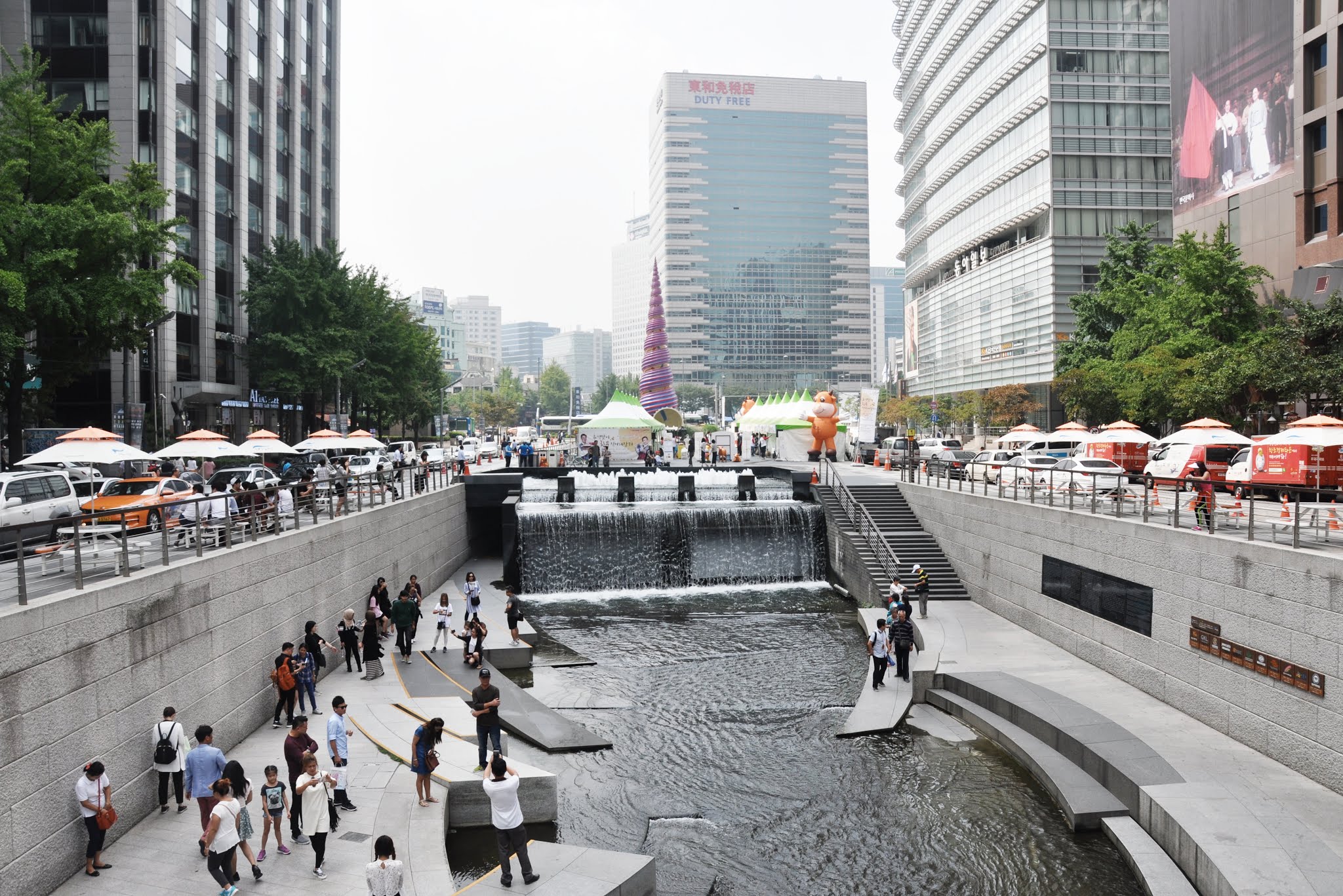 Cheonggyecheon Stream (청계천) & Cheonggye Plaza (청계광장)