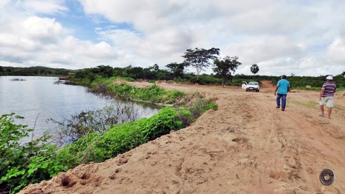Terreno utilizado como área de lazer às margens do Rio Piranji passa por limpeza em Cocal