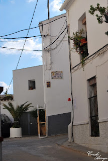 Calle de Luis Vives por la que se accede al Castillo de Buñol