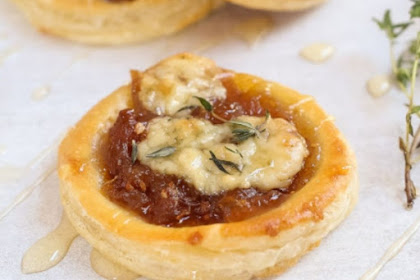 CARAMELIZED ONION & BLUE CHEESE PUFF PASTRY TARTS