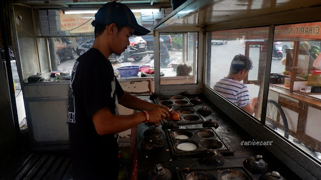 uliner Legendaris Bandung: Surabi Cihapit Sejak Tahun 1982, sejarah surabi cihapit, harga dan menu surabi cihapit