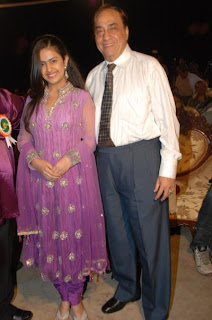 Mohan Mirchandani with Avika Gor
