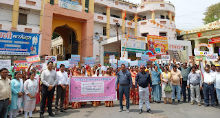 मतदाता जागरूकता के तहत बैलगाड़ी रैली और पिथोरा आर्ट से प्रेरित कलात्मक गतिविधियों का आयोजनBullock cart rally and artistic activities inspired by Pithora art organized under voter awareness