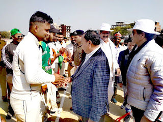जौनपुर: जिला स्तरीय क्रिकेट टूर्नामेंट का हुआ उद्घाटन | #NayaSaveraNetwork