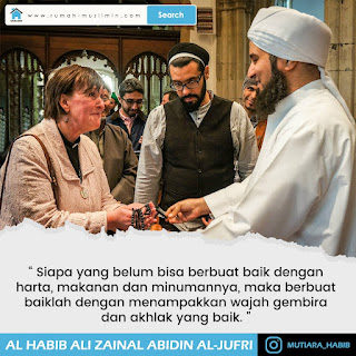 Berbuat Baik dengan Menampakkan Wajah Gembira dan Akhlak yang Baik