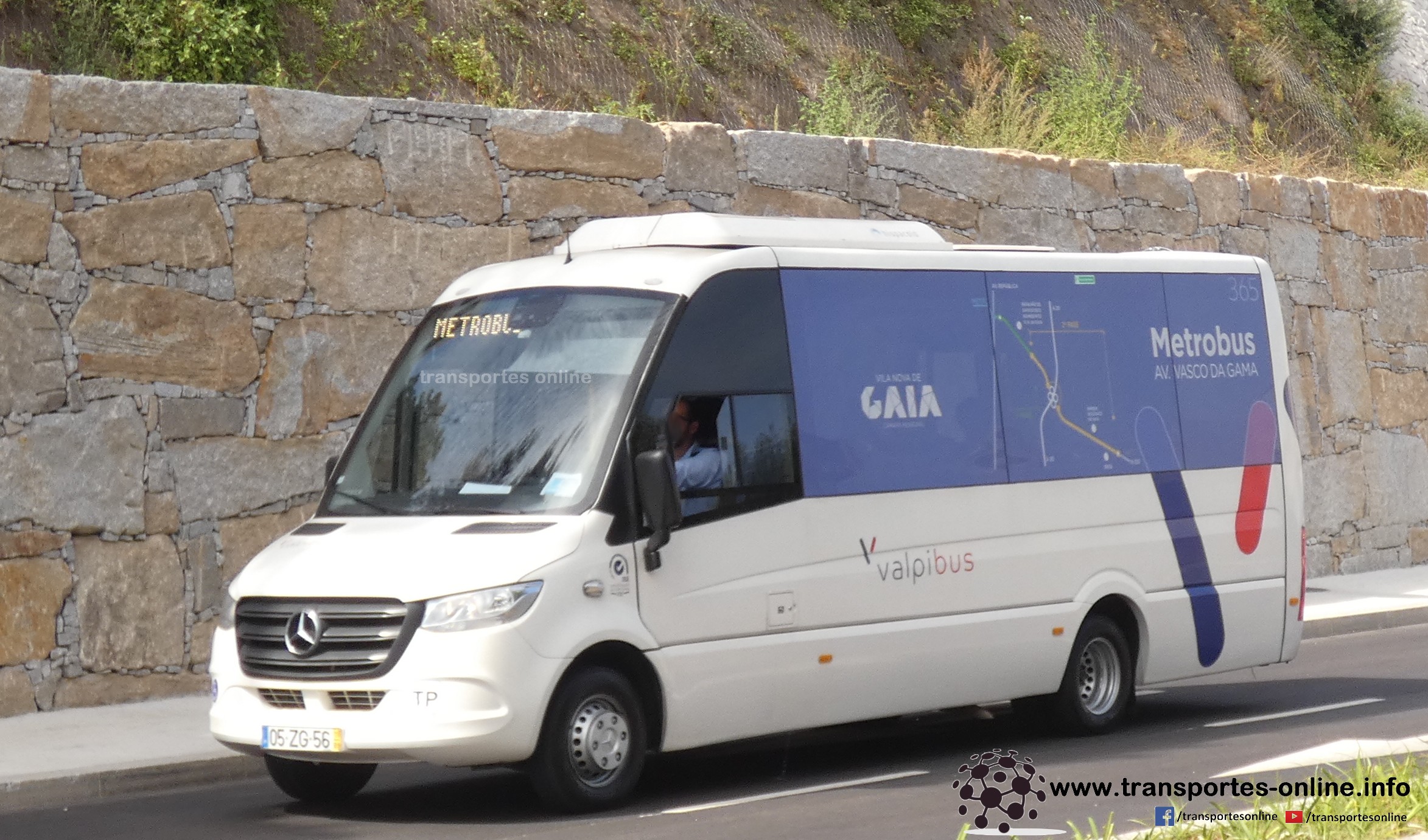 Como chegar a Campo de Jogos do Futebol Clube de Crestuma em Vila Nova De  Gaia através de Autocarro, Metro ou Comboio?