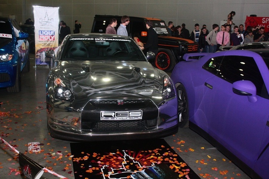 Select Nissan GTR chromed or matt purple