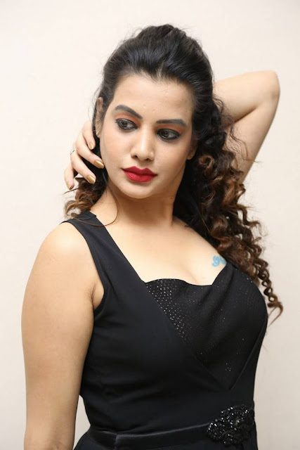 actress sleeveless pics diksha panth black dress
