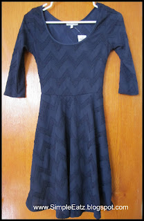 Dress in navy blue. Zigzag pattern all over stitched on. Mid-sleeve. Round neck. Dress length to knee