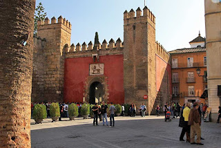 Resultado de imagen de alcazar de sevilla exterior