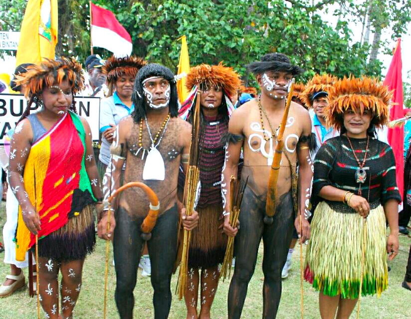  Pakaian  Adat  Papua Barat Lengkap Nama Jenis Dan 