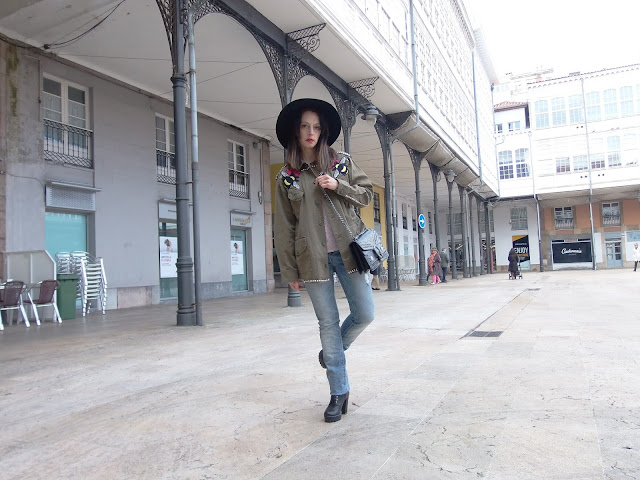 fashion, moda, look, outfit, blog, blogger, walking, penny, lane, streetstyle, style, estilo, trendy, rock, boho, chic, cool, casual, ropa, cloth, garment, inspiration, fashionblogger, art, photo, photograph, Avilés, oviedo, gijón, asturias, jeans, abrigo, chaqueton, sombrero, hat, jeans, vaqueros, sudadera, sweatshirt, raya, stripes,